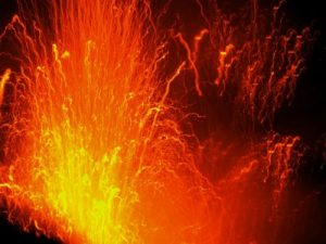 sprühen lava eruption fluss